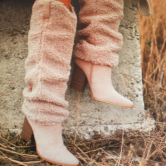 🎄Not Available🎄Bounty Faux Fur Sherpa Pink Blush Western Heeled Boots - NIB - Picture 8 of 11